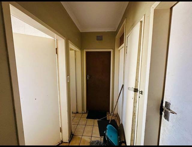 5 BEDROOM HOUSE FOR SALE IN KEMPTON PARK WEST